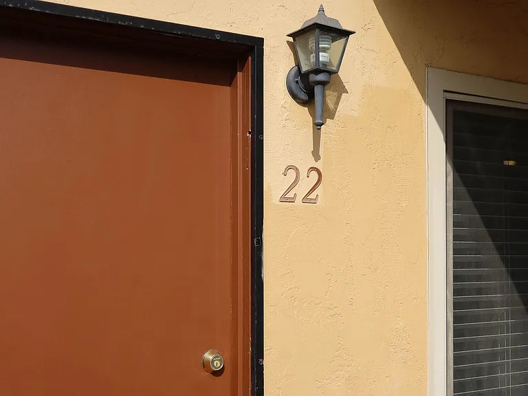 Parkway Plaza Apartments — Photo 23