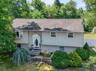 28 Rolling Rd, East Brunswick, NJ 08816