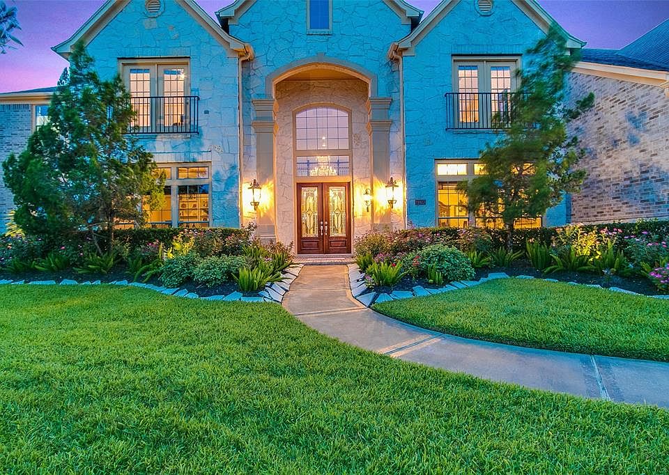 1st image of 11903 Crescent Cove Dr
