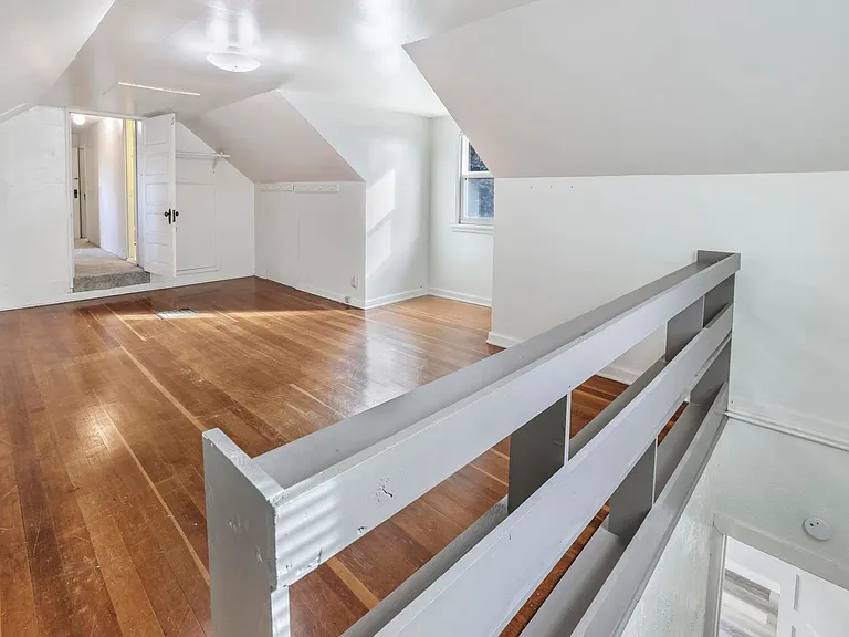 3321 Addison Ave E — Photo 35
