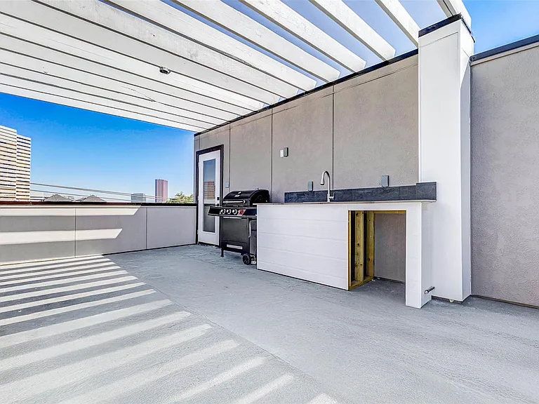 5638 Dolores St — Photo 37