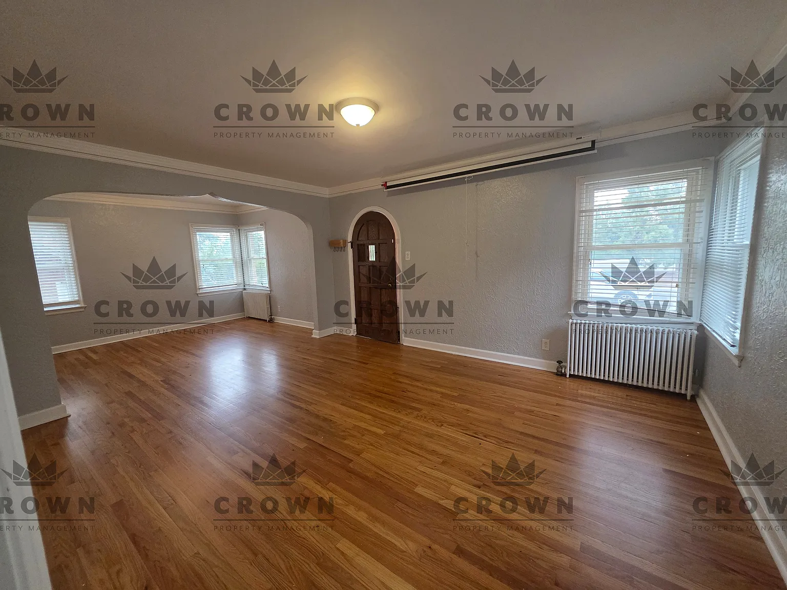 5 bed, 2469 sqft, $2,400 — Photo 3