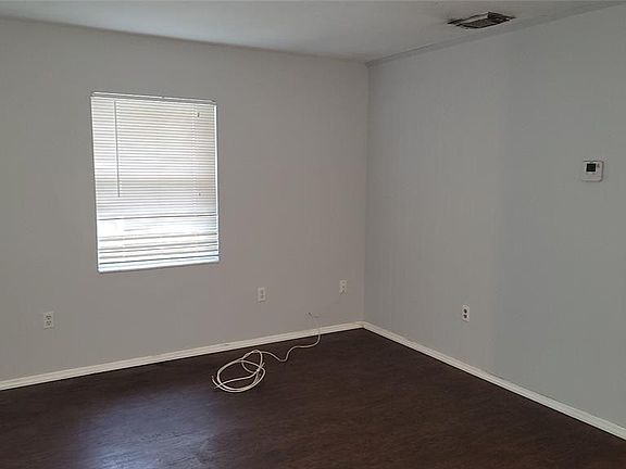 3rd image of 627 Church St