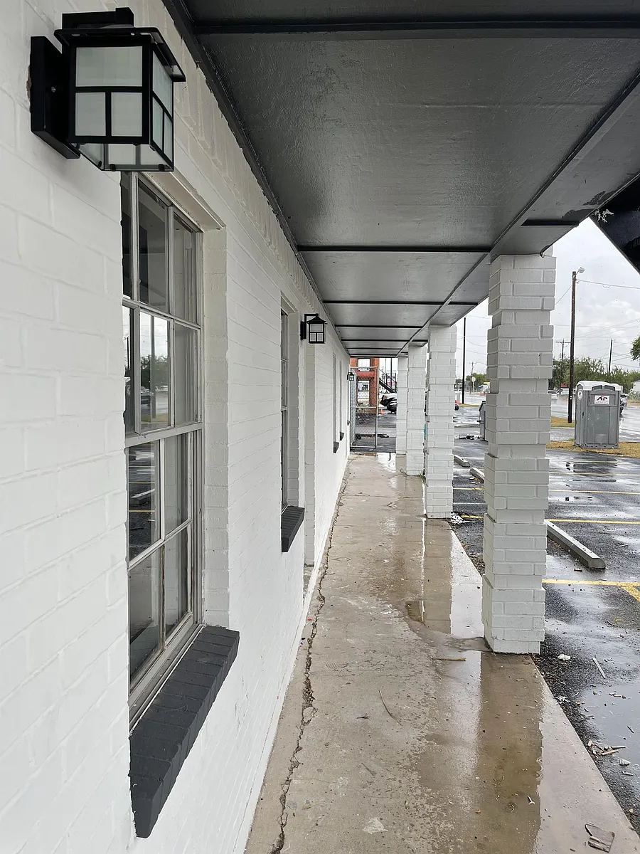 Building Photo - 913 Athol St