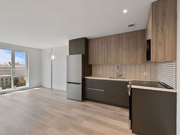 4th image of 2605 Snyder Ave #6M