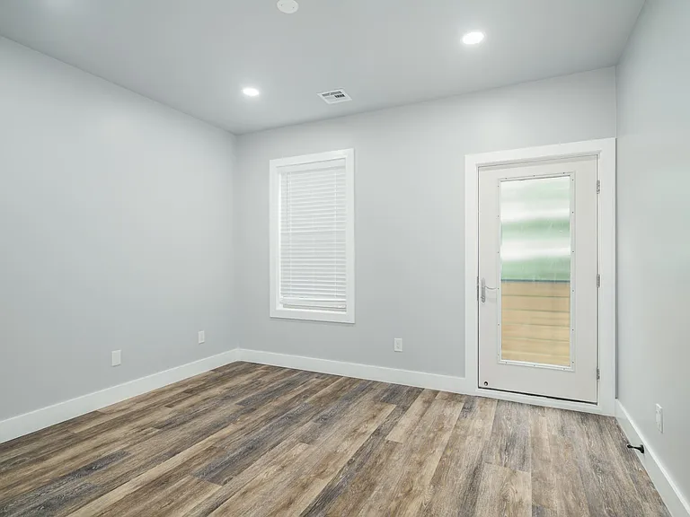 342 W Queen Ln #6 — Photo 10