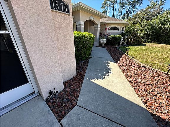 3rd image of 1576 Taggard Rd