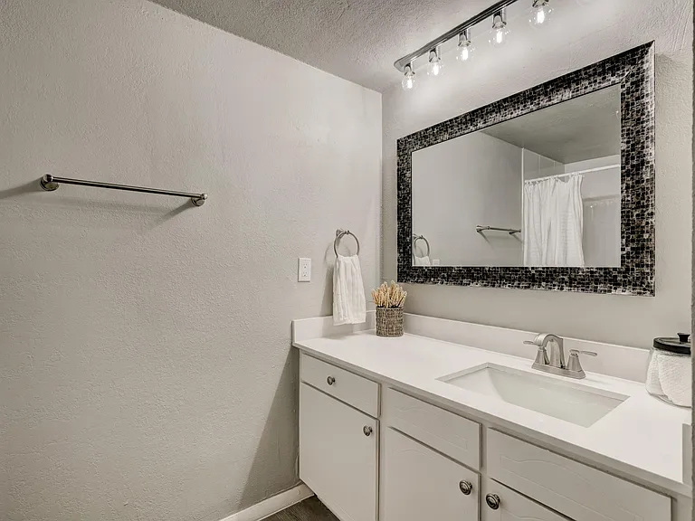 Spacious 2nd bedroom with en suite bath.