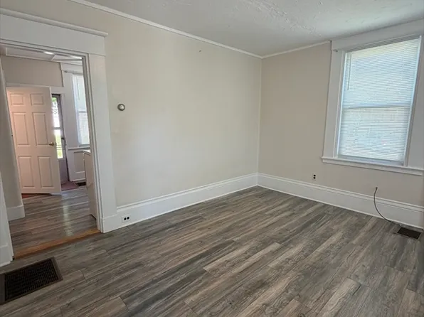 13 Nonantum Pl #1R, Newton, MA 02458