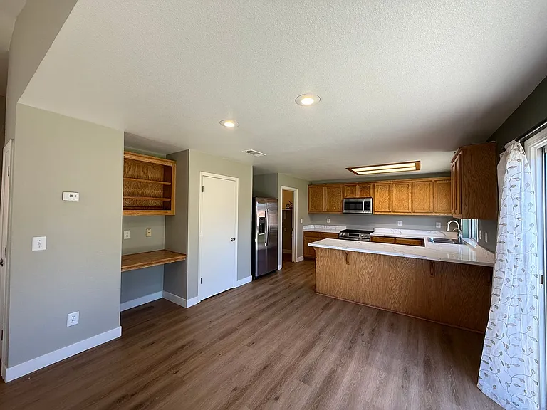 16664 Sheffield St — Photo 11