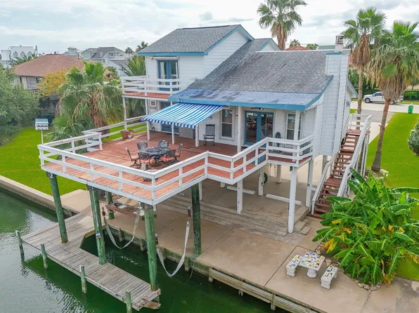 1426 Tiki Dr, Tiki Island, TX 77554