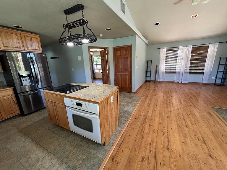 1546 Three Pines Rd — Photo 2
