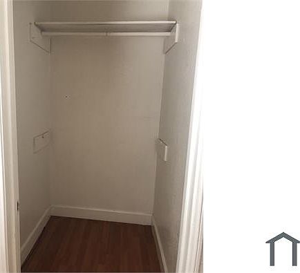 3rd image of 1514 Cliffwood Dr #B