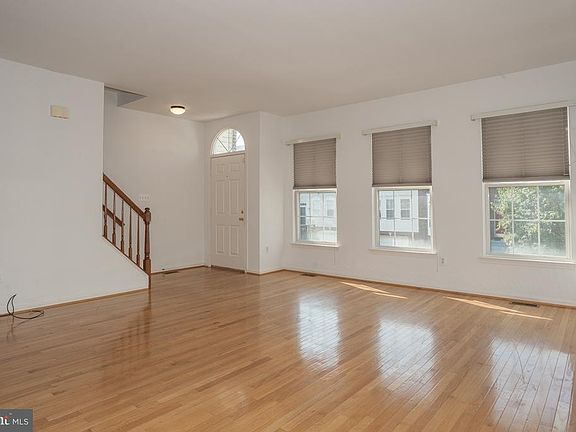 4th image of 6614 Desiree Ct