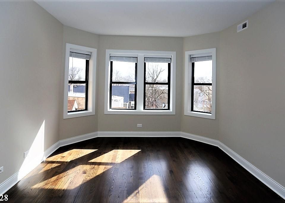 1st image of 2228 N Sawyer Ave #1421