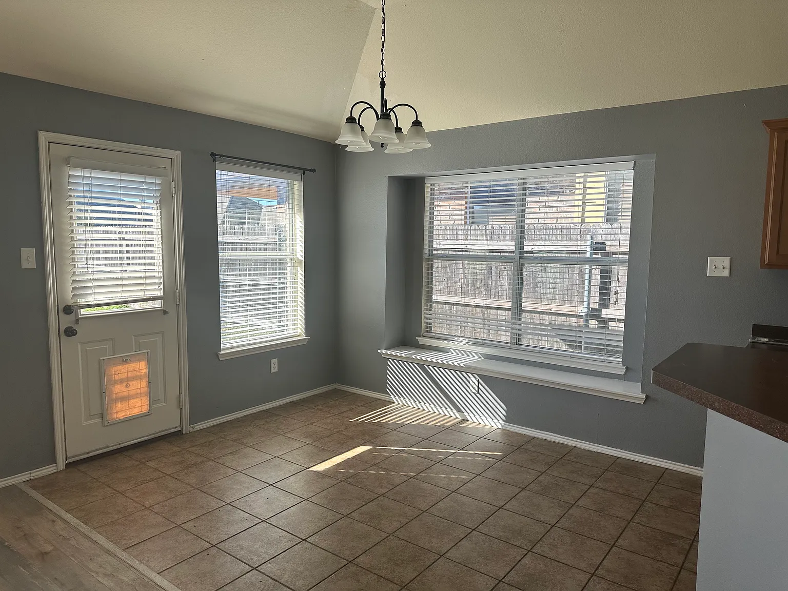 3 bed, 1437 sqft, $2,095 — Photo 3