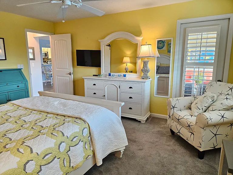 340 Three Lakes Ln #F — Photo 31