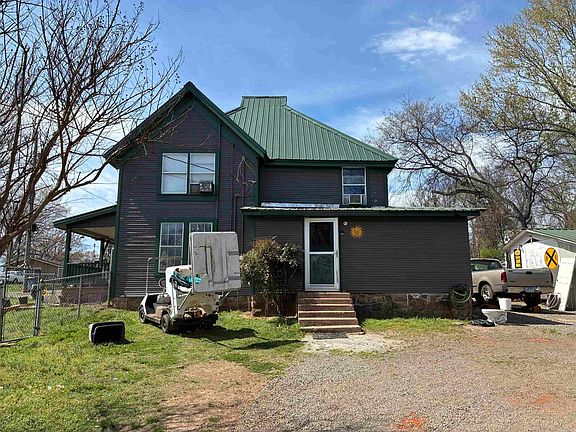 3rd image of 906 Taylor St