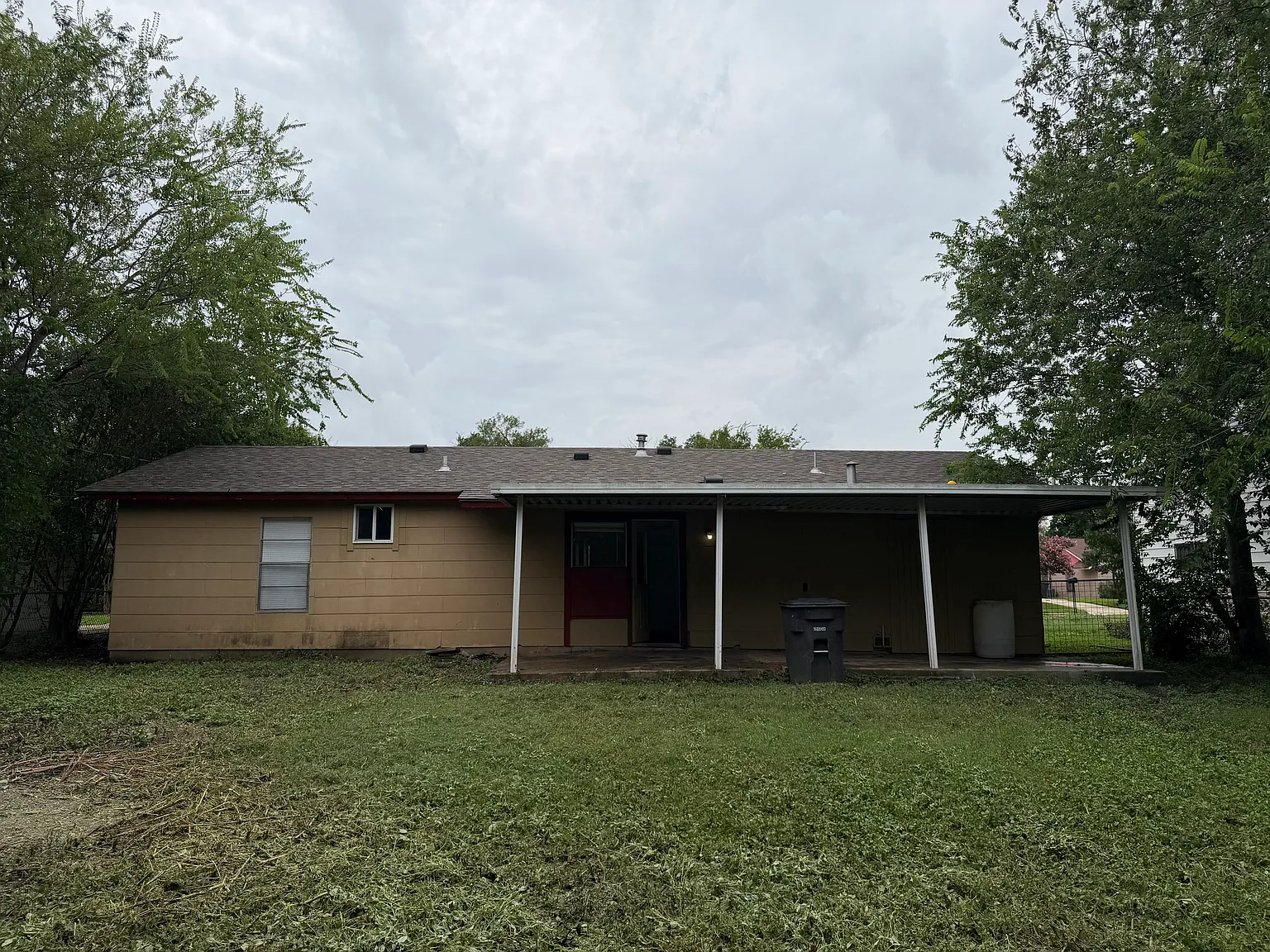 3 bed, 1150 sqft, $1,400 — Photo 1