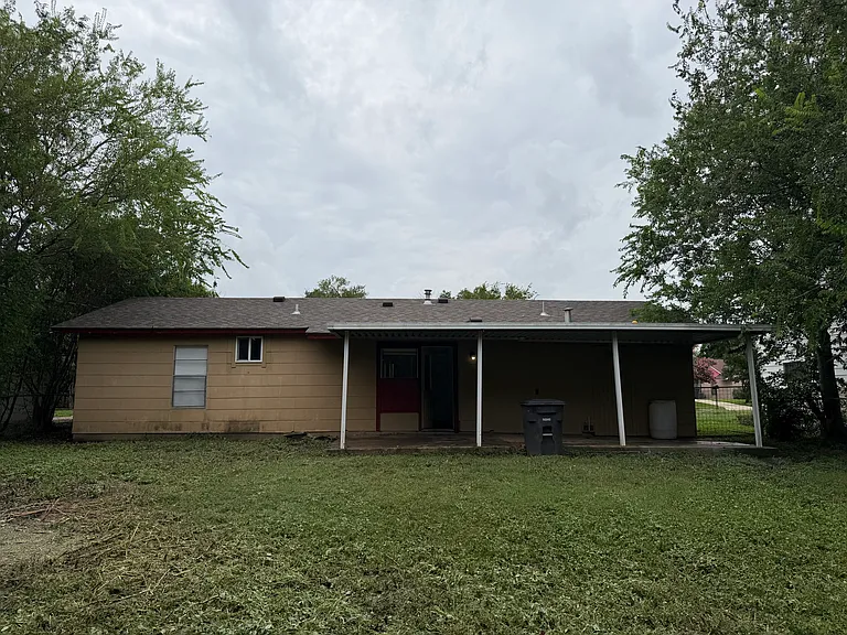 7911 Airlift Ave — Photo 1