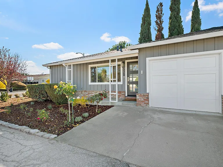 520 Piazza Dr #B — Photo 16