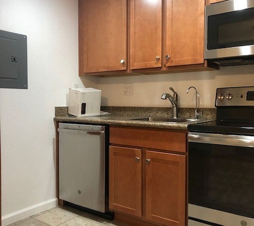 1st image of 940 Linden Ave Unit 110
