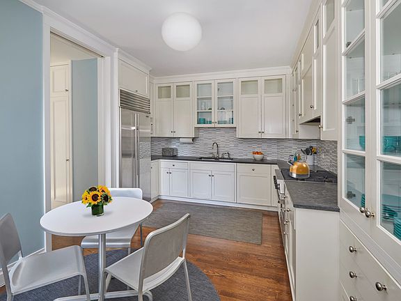 3rd image of 924 W End Ave APT 81