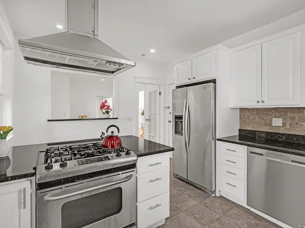 233 Freeman St APT 1, Brookline, MA 02446