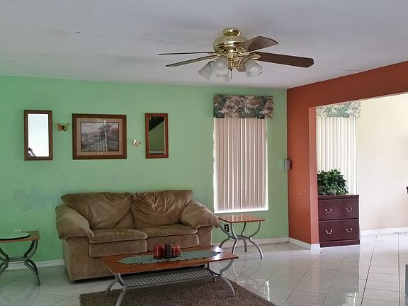 2nd image of 700 Greenbriar Ave