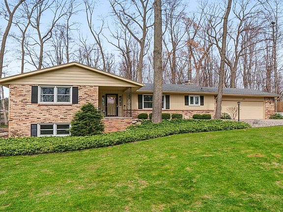 2nd image of 5880 Manorwood Dr