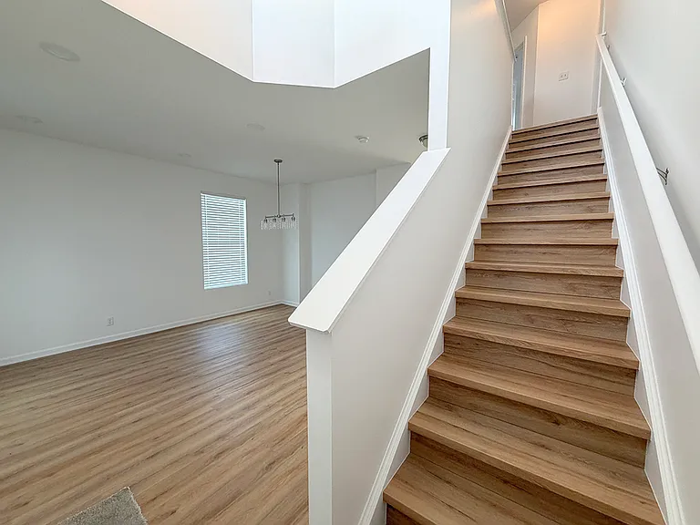 651 Olive Ln — Photo 9
