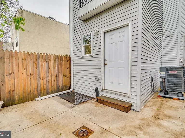 3424 Wallace St #1 — Photo 10