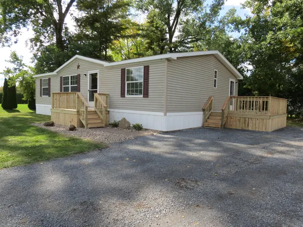 21 Twin Cir, Plattsburgh, NY 12901