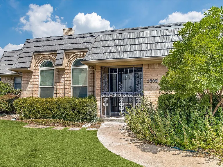 5809 Orchid Ln — Photo 1