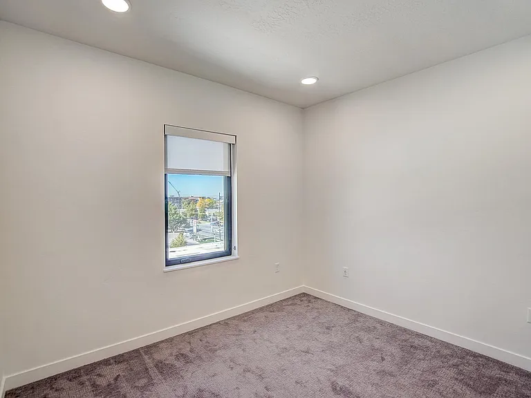 1AT - 1 Bedroom, 1 Bathroom