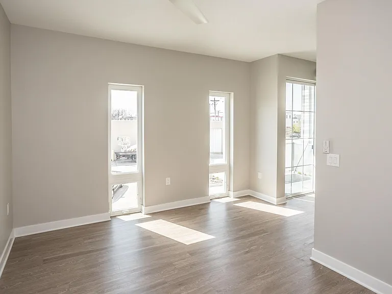400 SW 7th St #206 — Photo 4