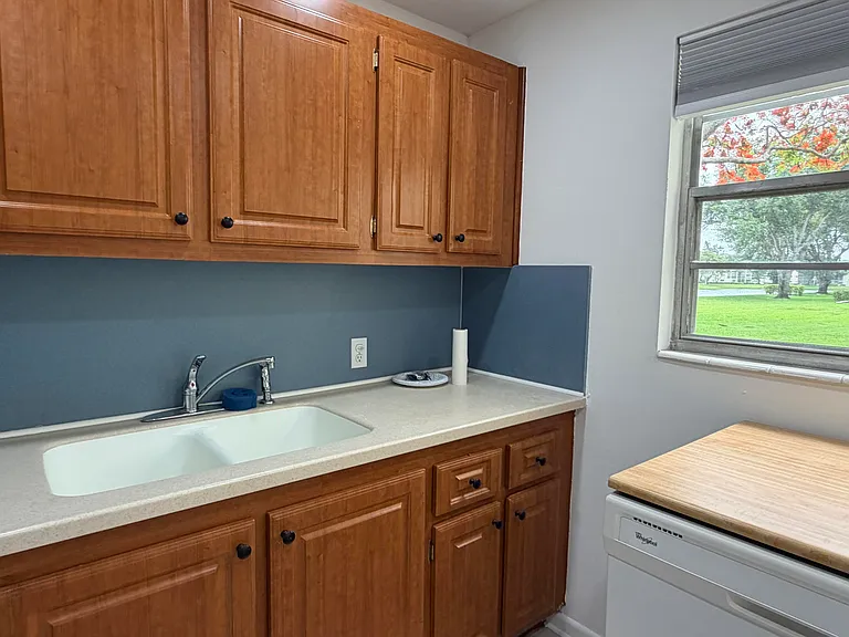 52 Dorset Dr #B — Photo 10