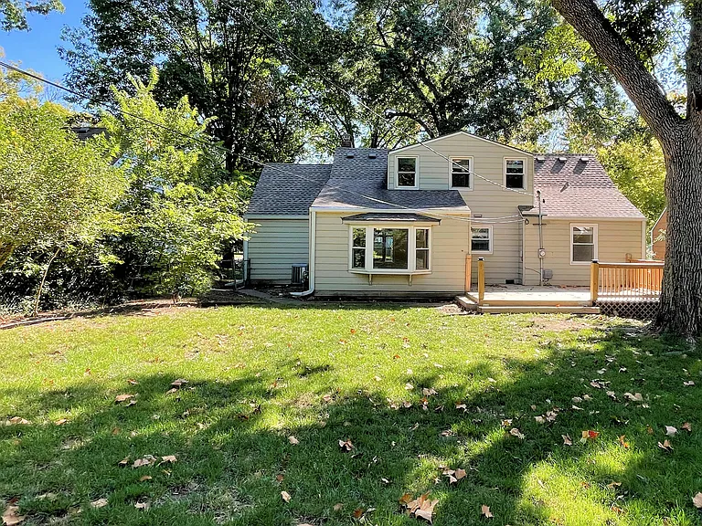 7318 Rosewood St — Photo 36