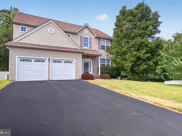 10 Buck Ln, Upper Chichester, PA 19061