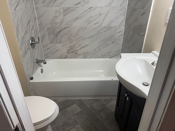 3rd image of 2809 Mayfield Ave