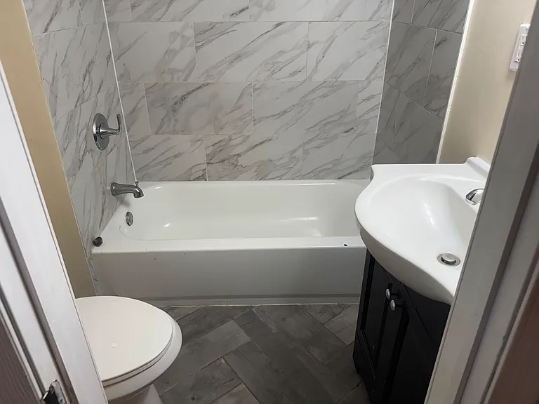 2809 Mayfield Ave — Photo 3