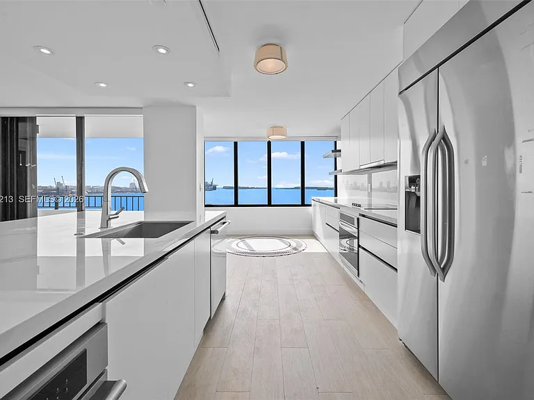 520 Brickell Key Dr #A1206 — Photo 2