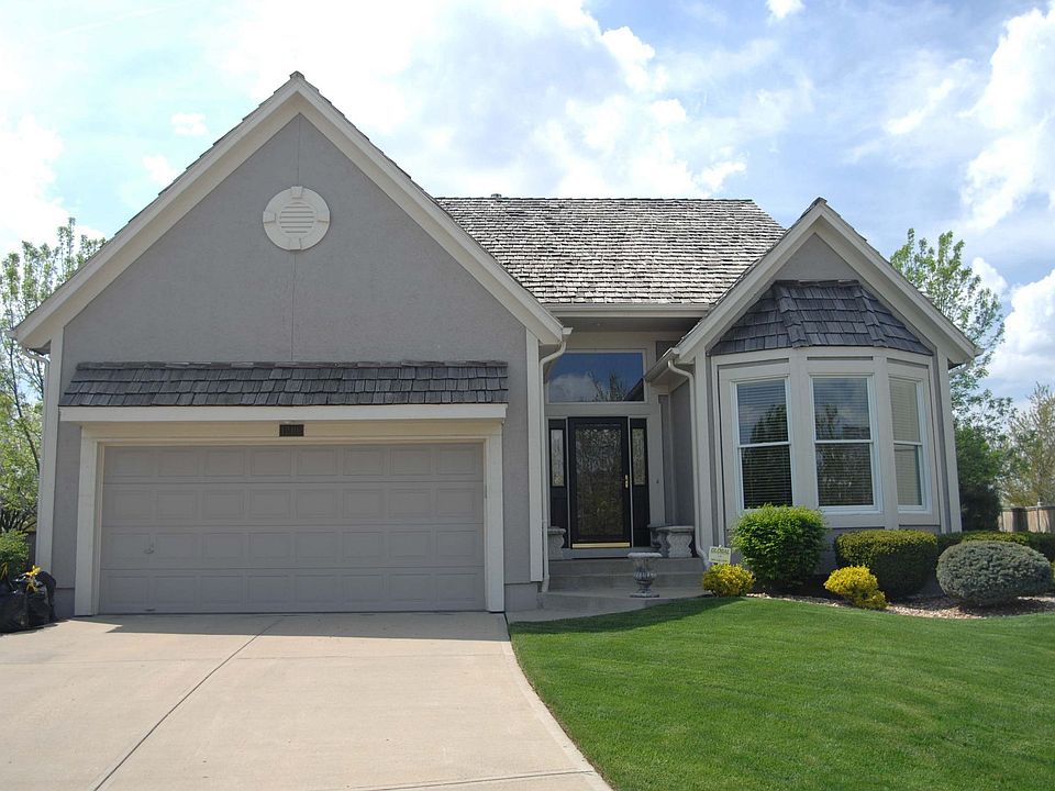 Front - 30 acre park behind house