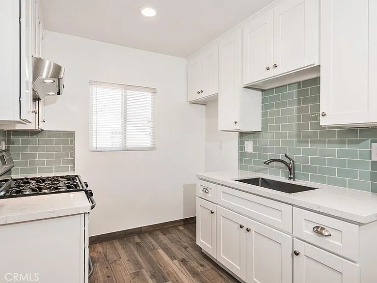555 N Olive St #B — Photo 3