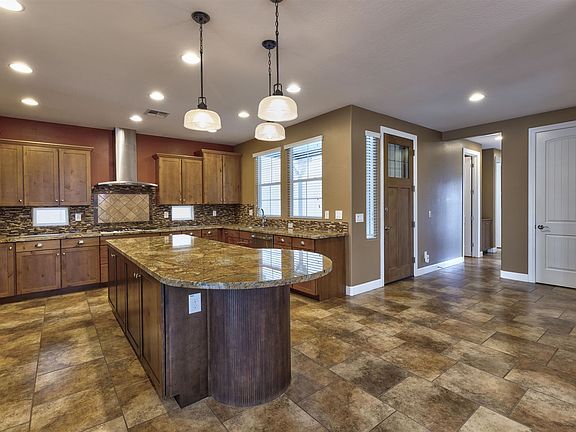 5th image of 2220 Calgary Dr Lot 108