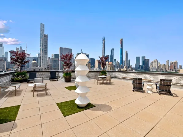 650 Park Avenue image 8 of 9