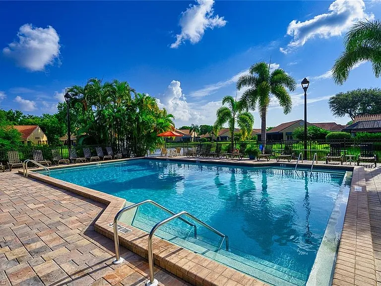 613 Beachwalk Cir #J — Photo 25