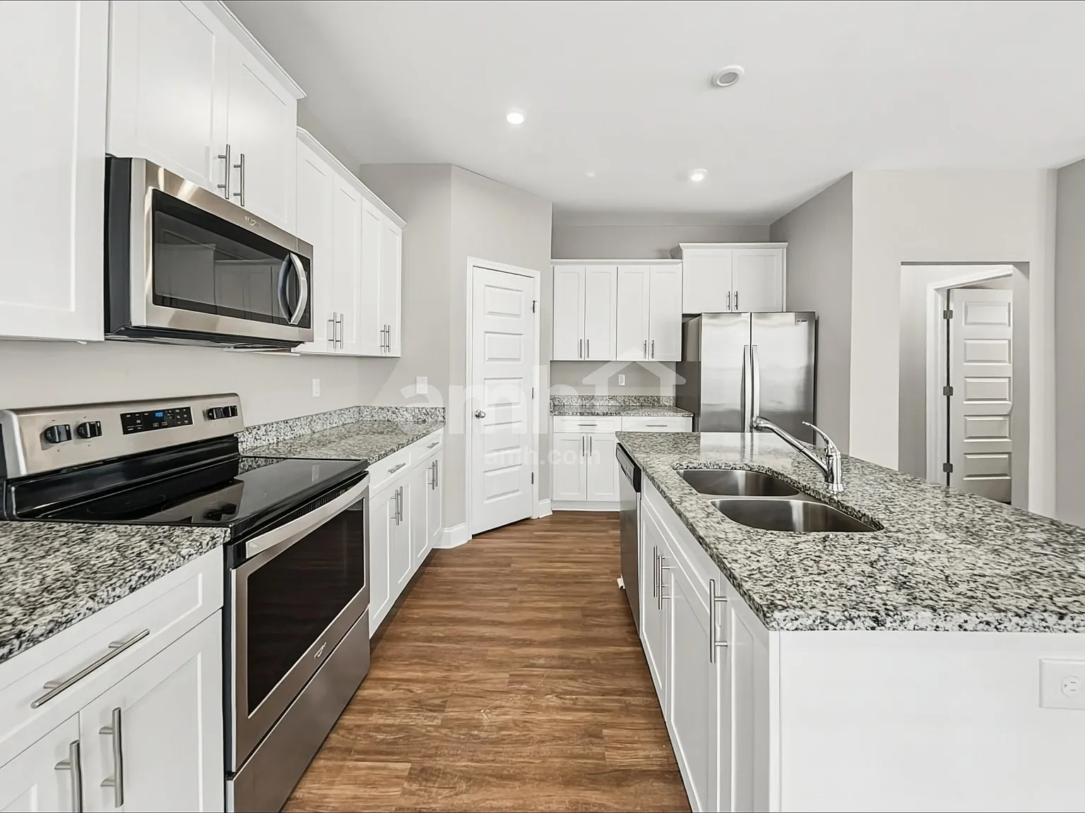 4 bed, 2.5 bath, 2149 sqft, $2,350 — Photo 3