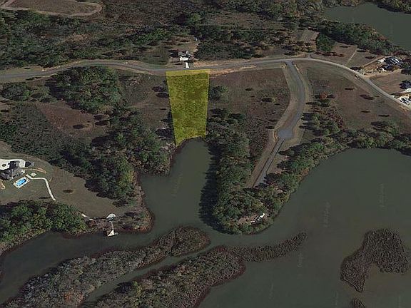 Beautiful Lakefront Lot 