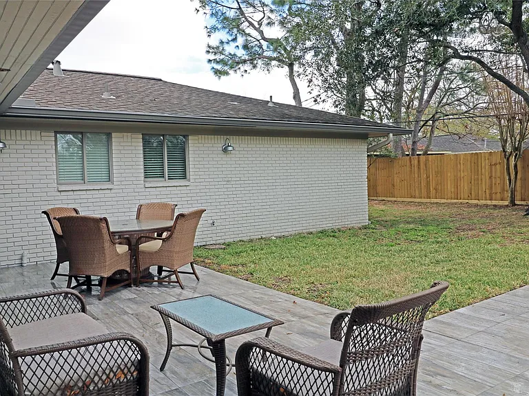 5527 Valkeith Dr — Photo 26